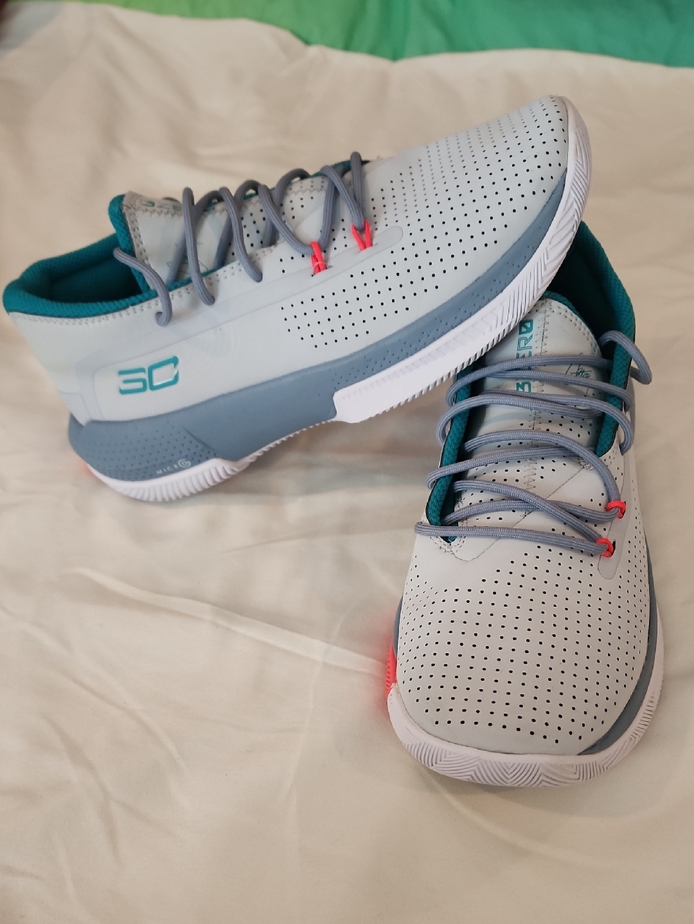 Under Armour Steph Curry 3 ZER0 Halo Gray Sneakers [3022117-101] Size 6